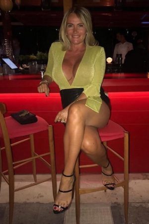 Paysagiste qui taille plus que des buissons Béatrice - rencontre-Libertine-Montpellier