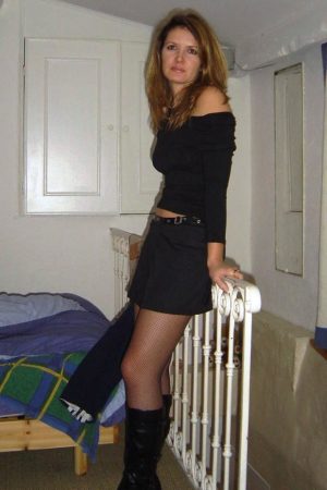 Mon CV ne dit pas tout sur les nuits… Violette - rencontre-Milf-Aix-en-Provence