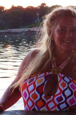 Naturiste adepte du quotidien nu Solenn - rencontre-Cougar-Saint-Denis