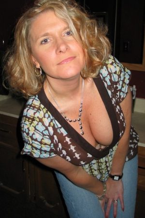 Fin de série, envie de chair Amandine - rencontre-MILF-Nanterre