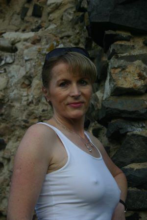 Je cherche un mec qui me baise fort Lina - rencontre-Cougar-Maisons-Alfort