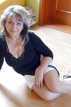 Envie de passer un bon moment avec des gens sympathiques Sylvaine - rencontre-MILF-Fréjus