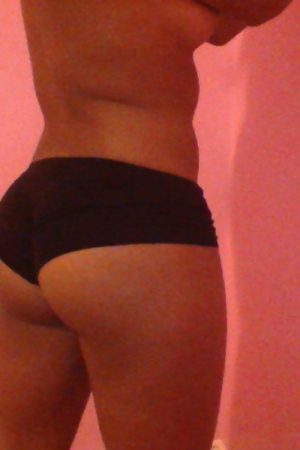 Samira, 48 ans – Naturiste et cash Samira - rencontre-Cougar-Arles