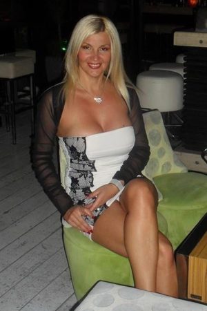 Je suis pas là pour faire de la déco Nina - rencontre-Milf-Villeurbanne